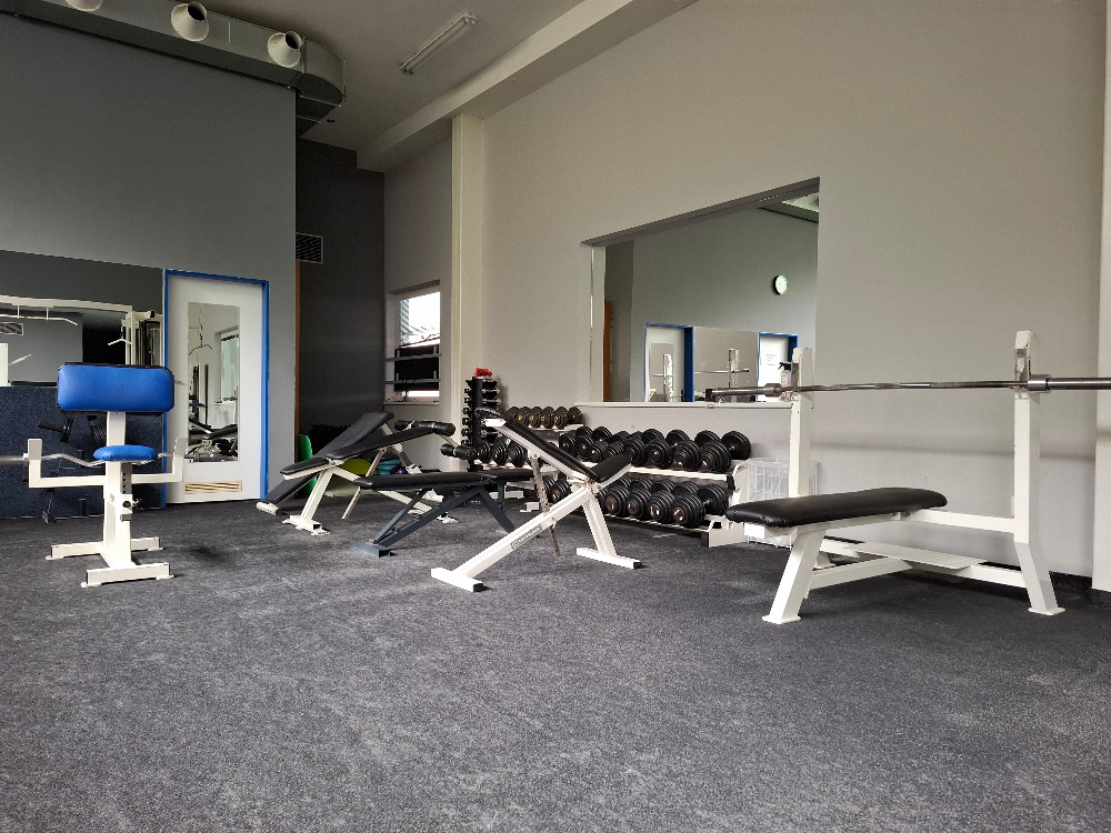 Posilovna ve sportovní hale Davle s kvalitním vybavením