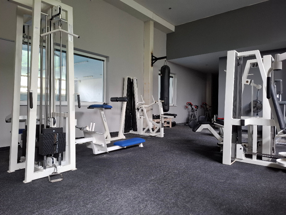 Posilovna ve sportovní hale Davle s kvalitním vybavením