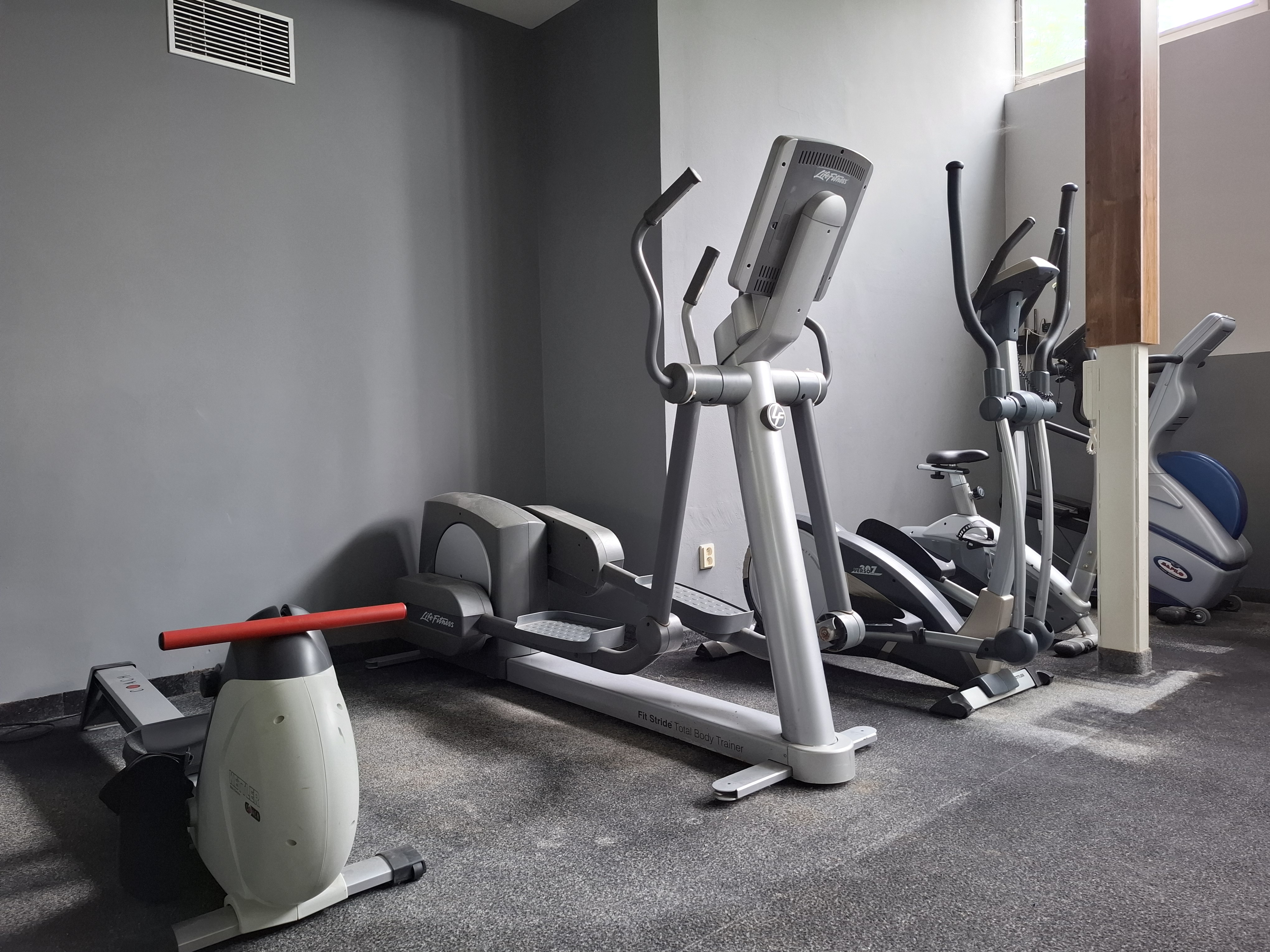 Posilovna ve sportovní hale Davle s kvalitním vybavením