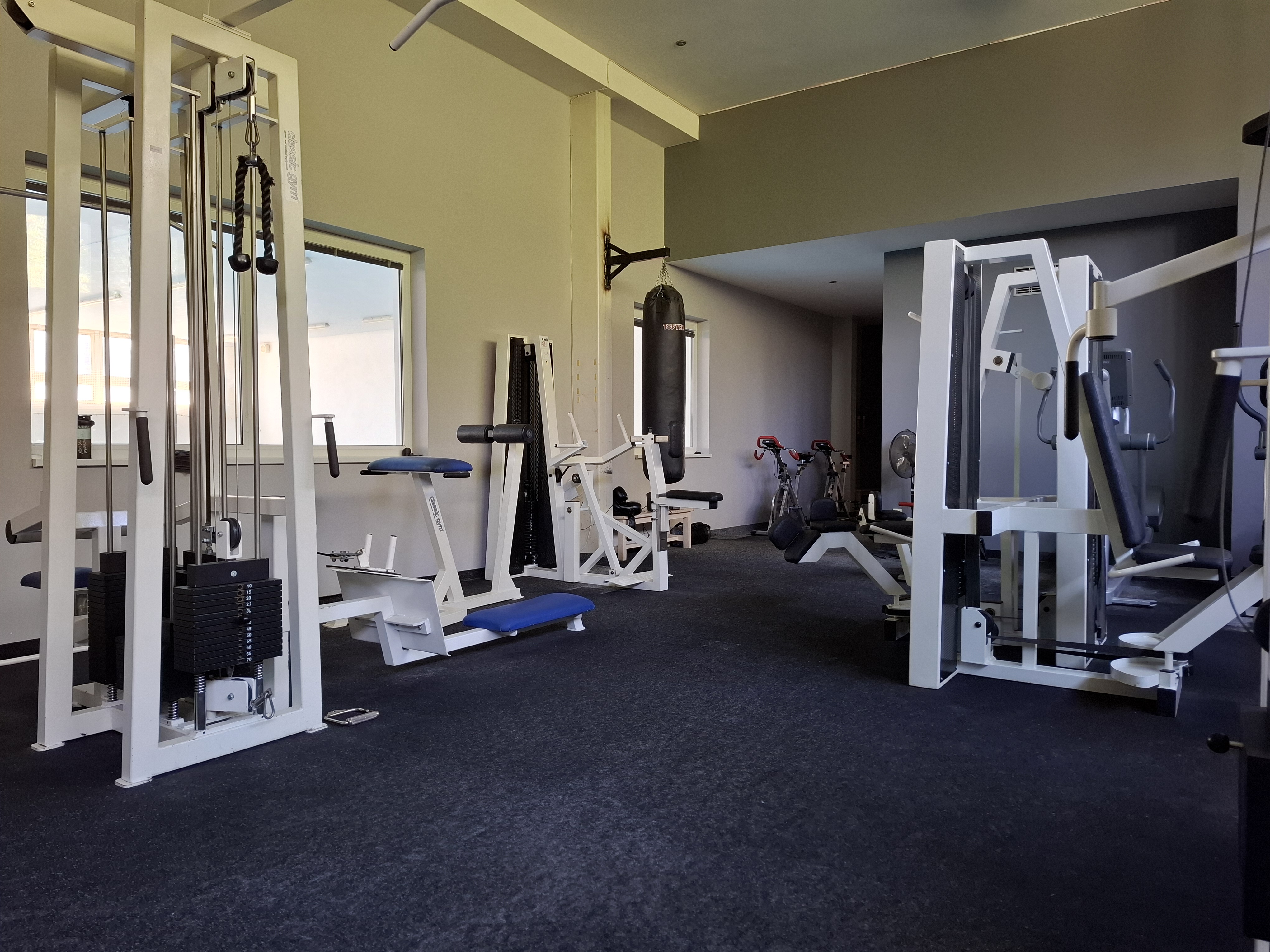 Posilovna ve sportovní hale Davle s kvalitním vybavením