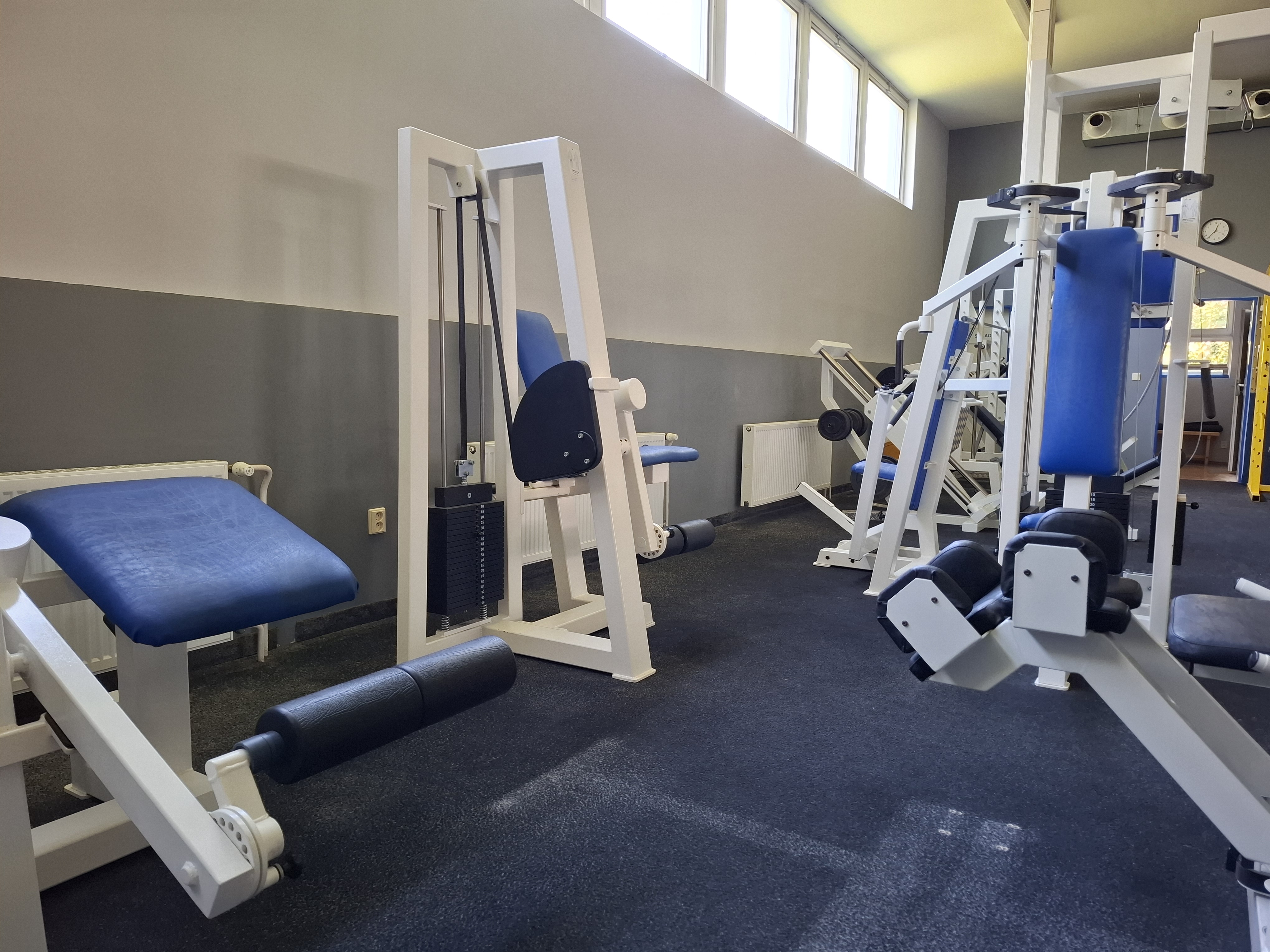 Posilovna ve sportovní hale Davle s kvalitním vybavením